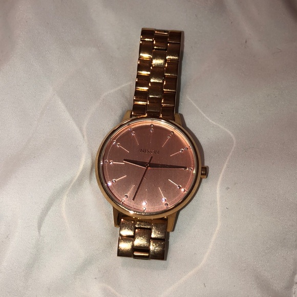 Rose gold Nixon watch - Picture 1 of 4